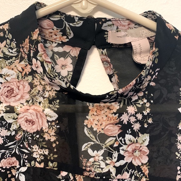 Forever 21 sheer floral top - Picture 3 of 8